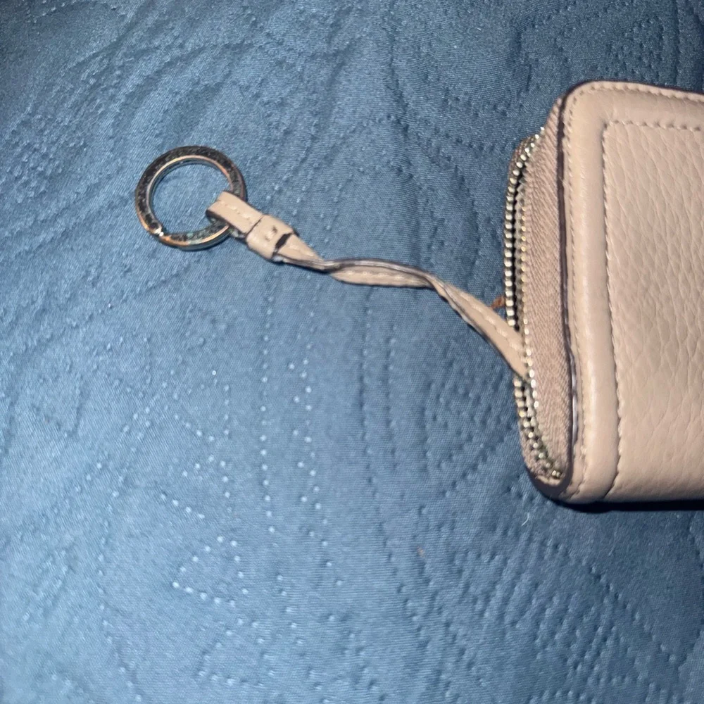 Tory Burch Cream Leather Zip Wallet - Picture 3 of 4